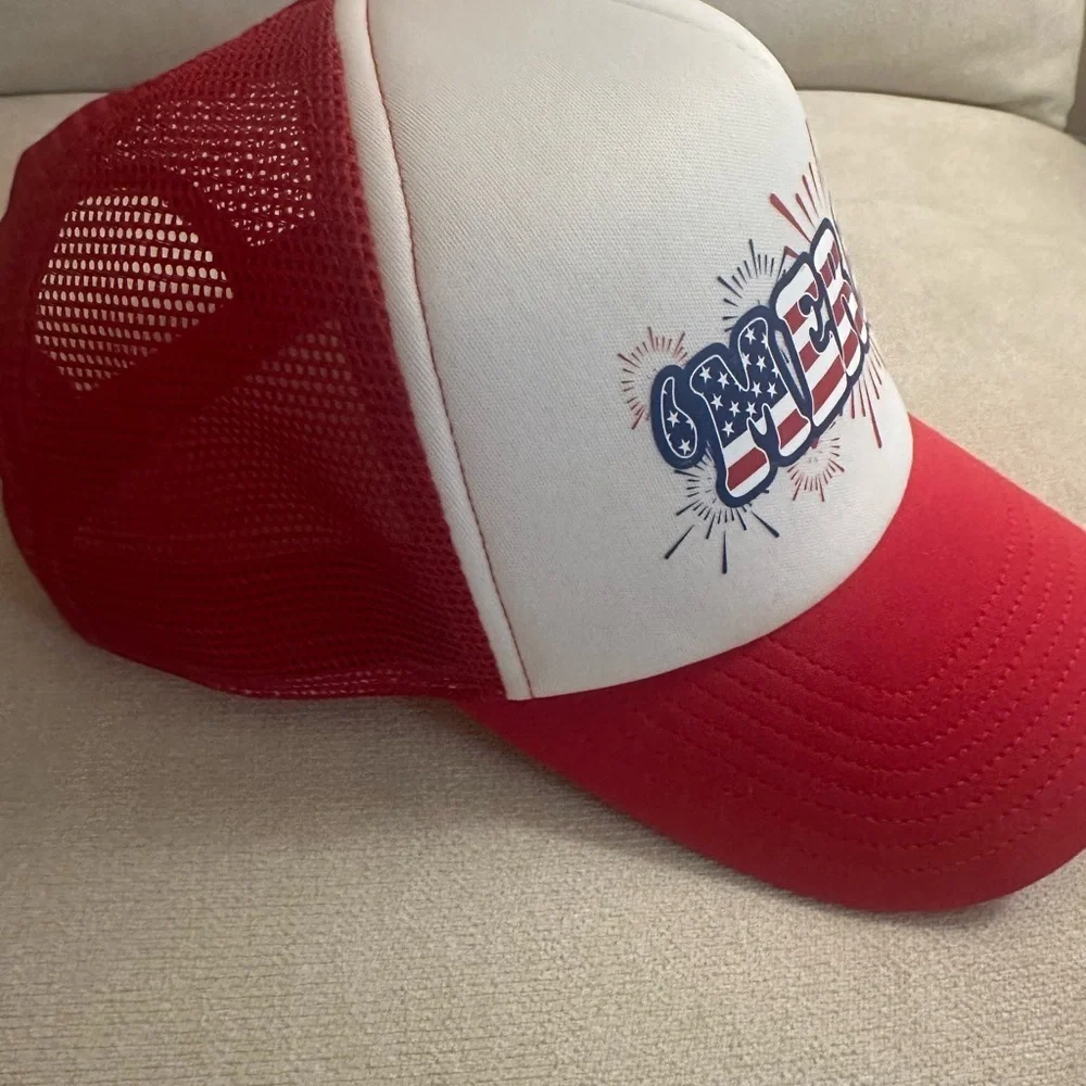 Colosseum bold trucker